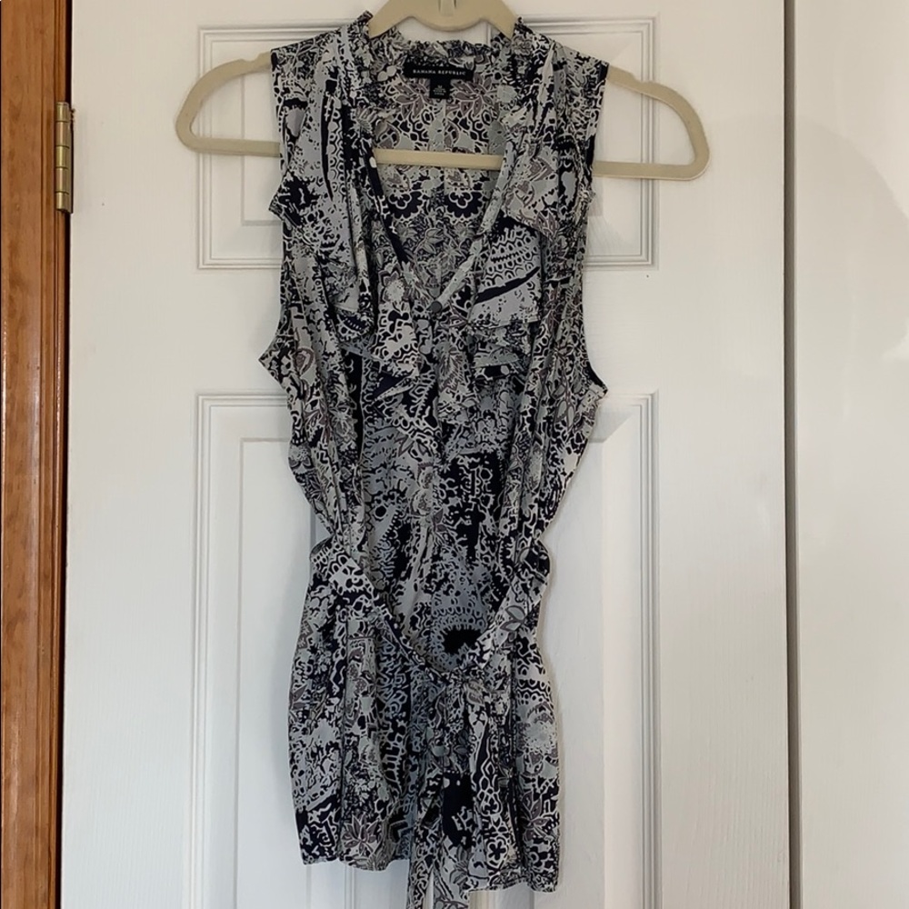 Banana Republic sleeveless silk blouse size medium